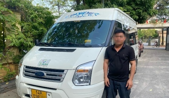 Phát hiện lái xe ô tô Limousine dùng giấy phép lái xe giả ở Hà Nội