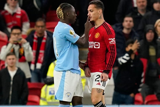 Man Utd tính cách chuyển nhượng Antony
