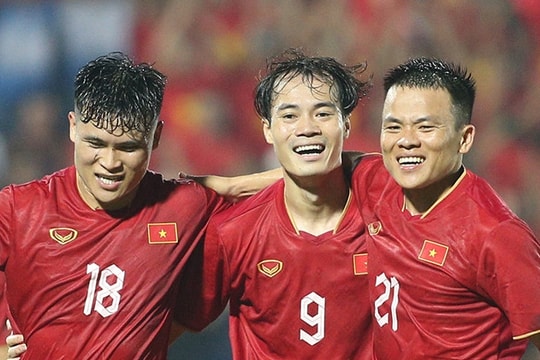 Khi ông Troussier bất an cả công lẫn thủ