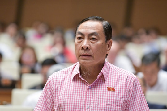 Đại biểu Quốc hội nêu "Mỗi năm đến trường, phụ huynh man mác buồn vì sách giáo khoa tăng giá"