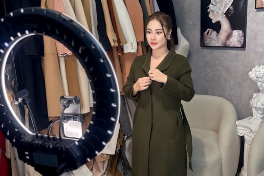 Nghề làm mẫu trên livestream