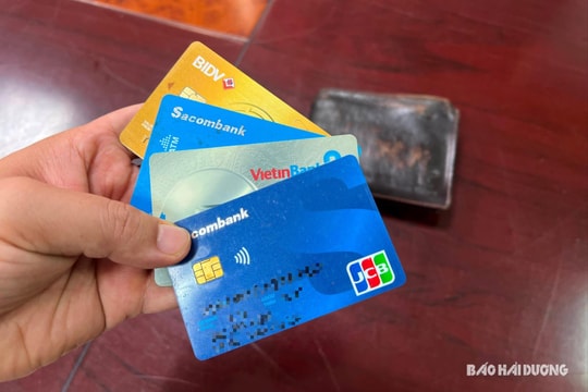 Thẻ ngân hàng "rác", ai "quét"?