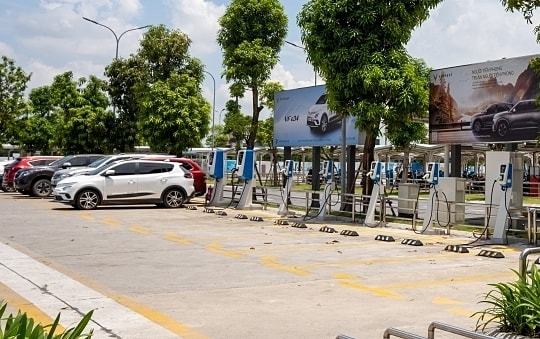 Trạm sạc là thách thức cho xe điện tại Việt Nam