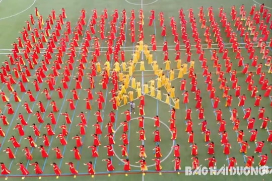 500 giáo viên ở Ninh Giang tham gia đồng diễn kỷ niệm Ngày Nhà giáo Việt Nam 20/11