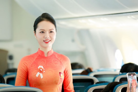 Lần đầu trình diễn thời trang trên máy bay