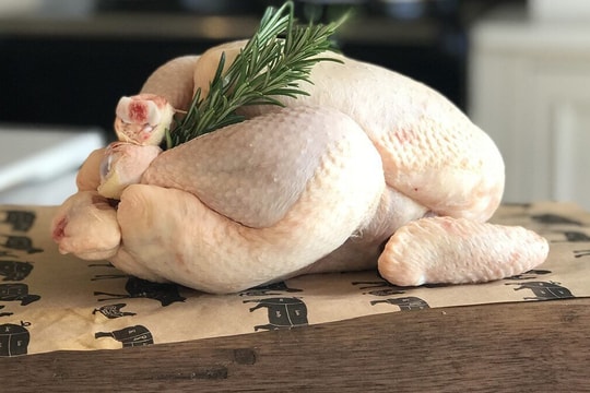 Mách bạn cách chọn gà ngon