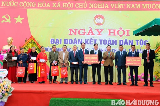 Phó Chủ tịch Quốc hội Nguyễn Khắc Định dự Ngày hội Đại đoàn kết toàn dân ở TP Chí Linh