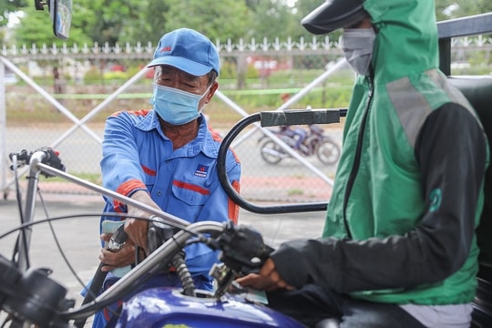 Giá xăng, dầu cùng giảm