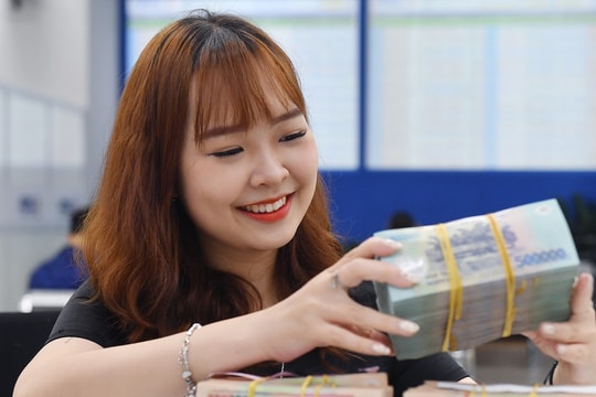 Ngân hàng ngược dòng tăng lãi suất huy động