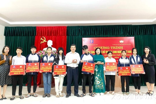 Tập đoàn Xăng dầu Việt Nam tặng học bổng cho học sinh nghèo của TP Hải Dương