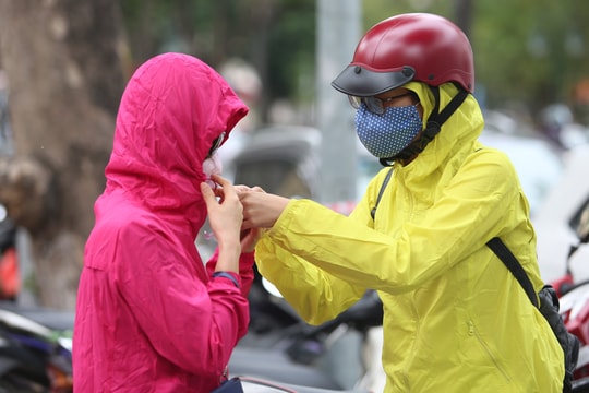 Có nên cho trẻ mặc kín khi trời lạnh?