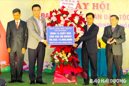 Chủ tịch UBND tỉnh Hải Dương Triệu Thế Hùng dự Ngày hội Đại đoàn kết ở phường Tân Bình