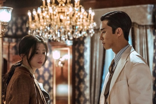 Park Seo Joon và Han So Hee tái xuất cực ngầu trong phim bom tấn