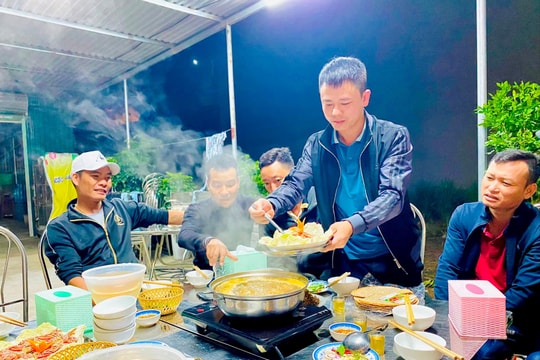 Hấp dẫn lẩu rươi