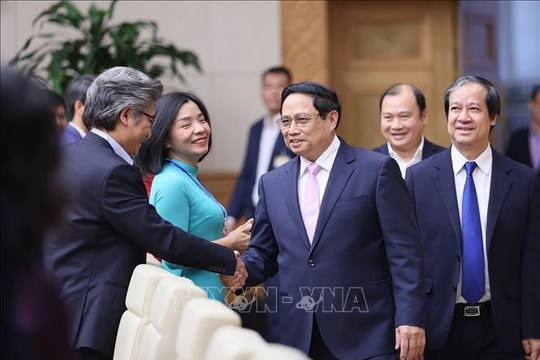 Thủ tướng Phạm Minh Chính gặp mặt thân mật các nhà giáo tiêu biểu