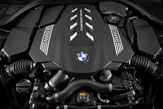 BMW dừng sản xuất động cơ xăng, dầu tại Đức