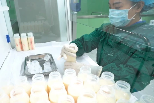 Đề xuất sữa mẹ hiến tặng thanh trùng được Bảo hiểm Y tế chi trả