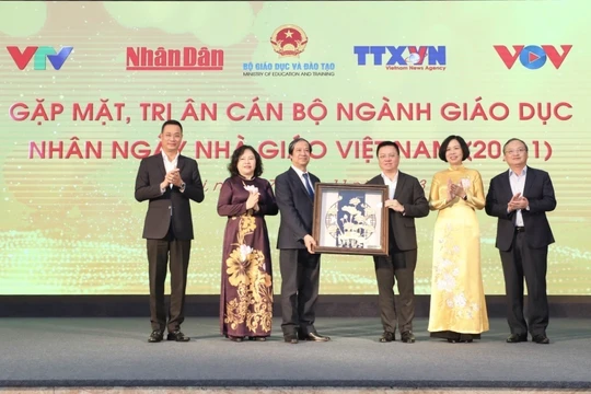Tri ân ngành Giáo dục và hơn 30 giáo viên vùng khó nhân Ngày Nhà giáo Việt Nam