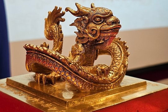 Ấn vàng "Hoàng đế chi bảo" hồi hương