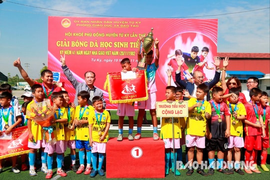 Trường Tiểu học Cộng Lạc lần thứ 5 vô địch Giải bóng đá học sinh tiểu học huyện Tứ Kỳ