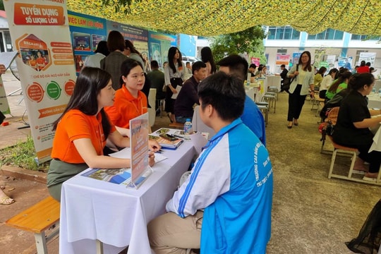 Lĩnh vực thương mại dịch vụ gia tăng tuyển dụng lao động dịp cuối năm