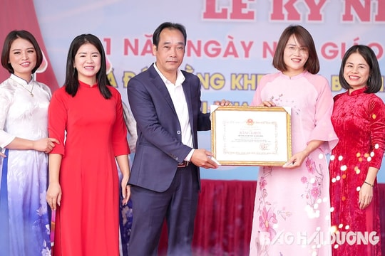Trường Mầm non Thanh Bình đón nhận Bằng khen của Bộ Giáo dục và Đào tạo