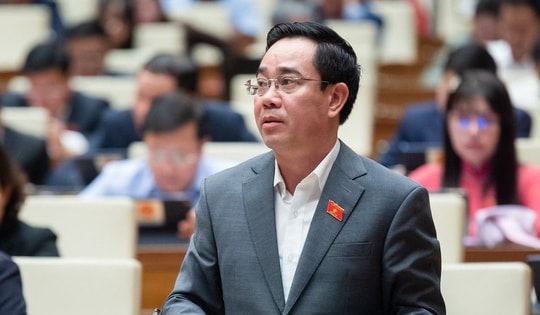 "Bác sĩ có thể mở phòng khám tư thì nhà giáo dạy thêm là quyền lợi chính đáng"