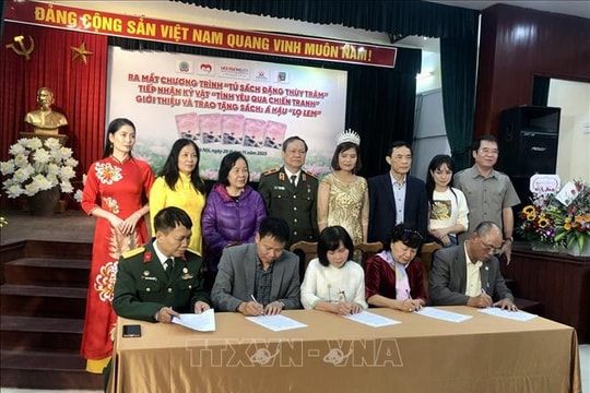 Trao tặng "Tủ sách Đặng Thùy Trâm" cho trường học, bệnh viện trên toàn quốc
