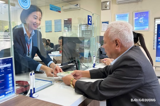 Chuyện người già nhận lương hưu qua tài khoản ở Hải Dương