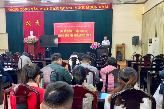 Đảng ủy Khối các cơ quan tỉnh Hải Dương bồi dưỡng nhận thức về Đảng cho 70 đảng viên mới