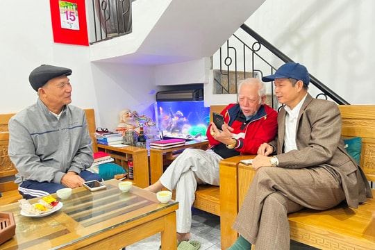 Người già ham công nghệ