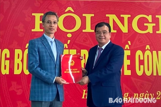 Đồng chí Phạm Văn Huấn giữ chức Phó Giám đốc Bệnh viện Đa khoa tỉnh Hải Dương