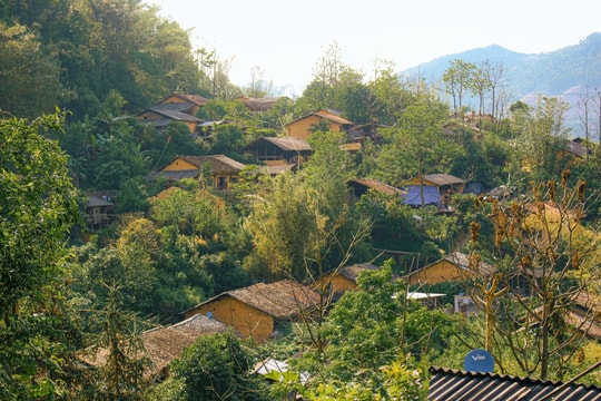 Vẻ mộc mạc, yên bình ở làng cổ trăm tuổi tưởng chừng bị lãng quên ở Hà Giang