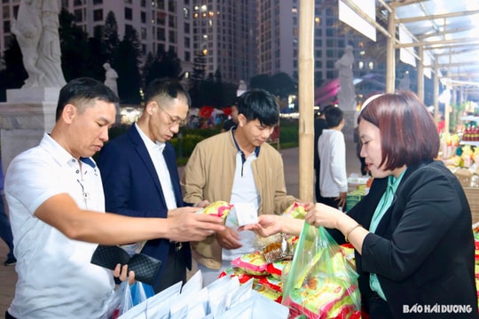 Đặc sản Hải Dương hút khách ở hội chợ đặc sản vùng miền