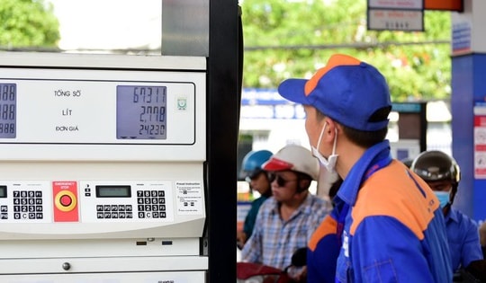 Giá xăng giảm hơn 500 đồng/lít