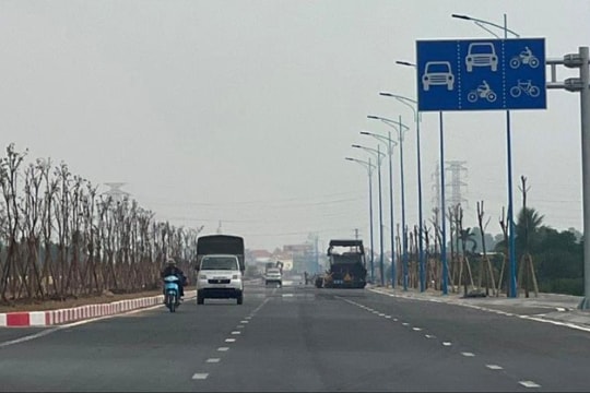 Đi ngược chiều trên đại lộ