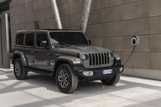 Stellantis thu hồi hơn 32.000 xe Jeep Wrangler SUV liên quan nguy cơ cháy