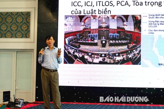 Nguyên Thứ trưởng Ngoại giao Đặng Đình Quý nói chuyện về công tác đối ngoại tại Hải Dương