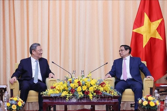 Thủ tướng Phạm Minh Chính tiếp Bộ trưởng  Thương mại Trung Quốc