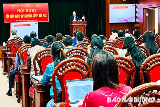 Cán bộ văn phòng cấp ủy phải trung thành, tận tụy với công việc
