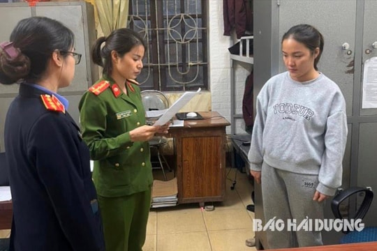 Công an Cẩm Giàng bắt nữ giám đốc trốn thuế
