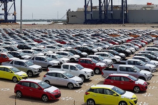 Ô tô ngoại về Việt Nam đón Tết bất ngờ tăng mạnh
