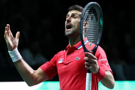 Djokovic thua liền hai trận, bị loại khỏi Davis Cup