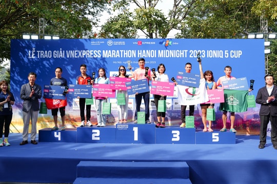 VnExpress Marathon Hanoi Midnight 2023 trao hơn 1 tỷ đồng tiền thưởng