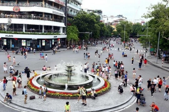 Đông Bắc Bộ ngày nắng, Trung Bộ mưa lớn 