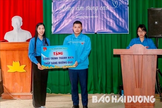 Tuổi trẻ Kim Thành tặng quà trị giá trên 100 triệu đồng cho trẻ em vùng cao