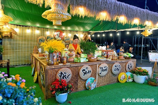 Đặc sản Hải Dương tại fashion show “Ký họa quê hương”