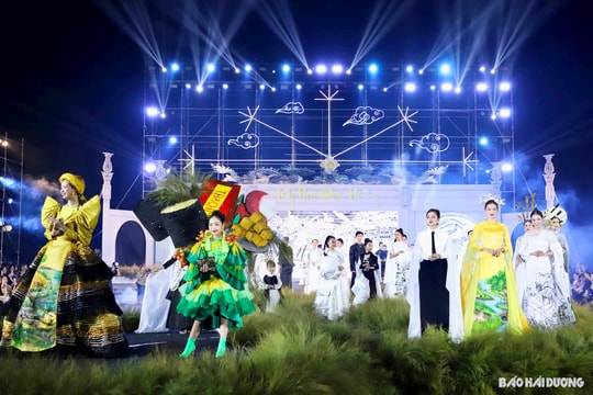 Mãn nhãn show thời trang "Ký họa quê hương"