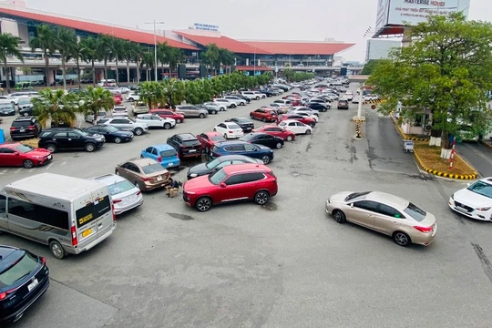 Sắp thu phí không dừng xe ô tô ra vào tại 5 sân bay lớn nhất cả nước