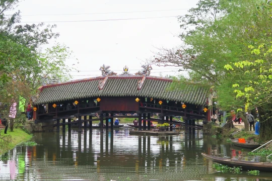 Ghé thăm cây cầu ngói Thanh Toàn 247 tuổi bên dòng sông Như Ý